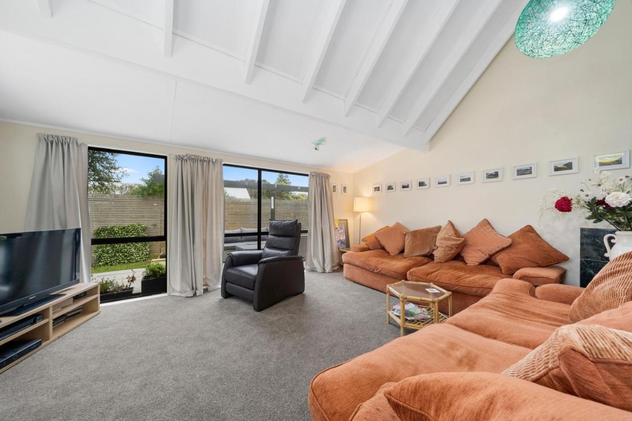 Wharerata - Otaki Beach Holiday Home エクステリア 写真