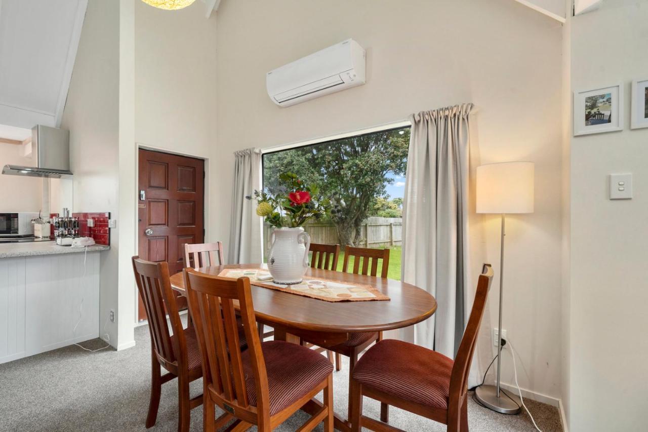 Wharerata - Otaki Beach Holiday Home エクステリア 写真