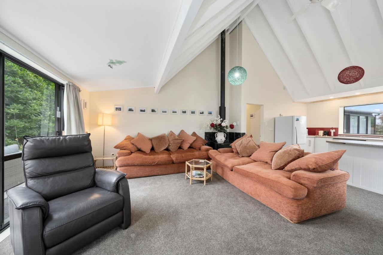 Wharerata - Otaki Beach Holiday Home エクステリア 写真